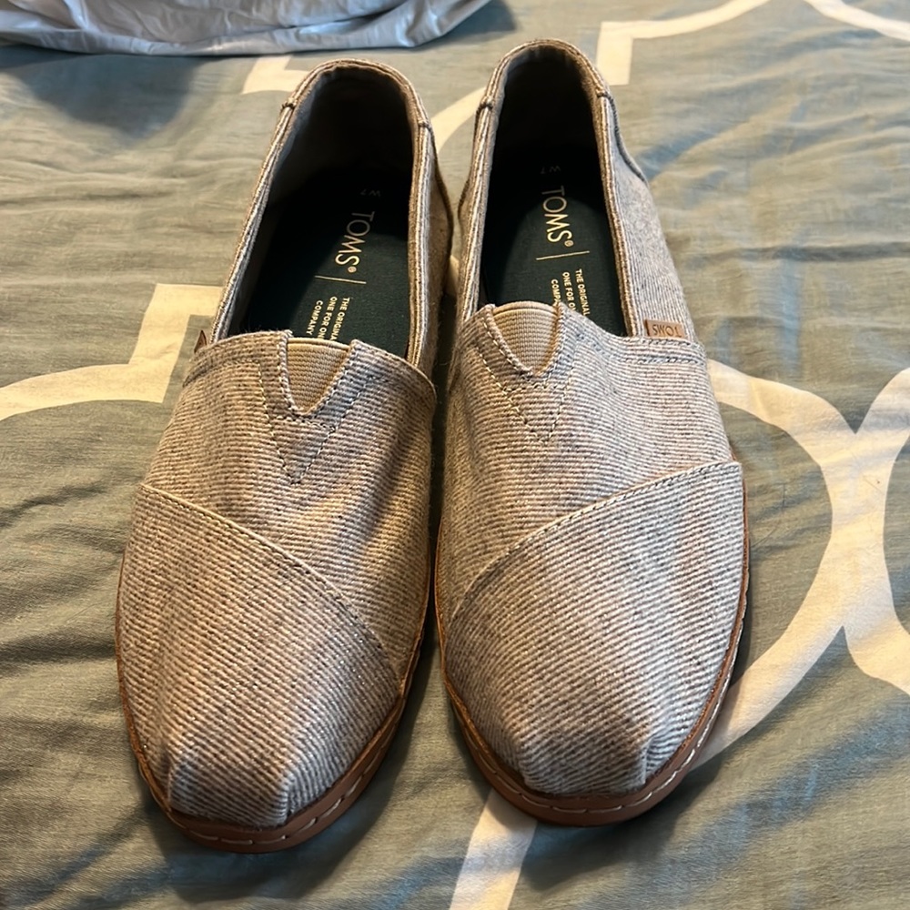 Brand new Alpargata leather wrapped Toms. Size 7
